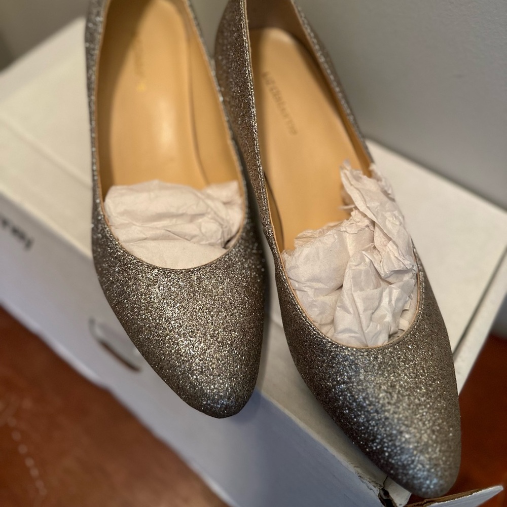 🎓NWT Liz Claiborne Women's Sparkling Silver Heeled Boots - Picture 4 of 11